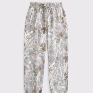 Abercrombie Essential Sunday Sweatpant Camo